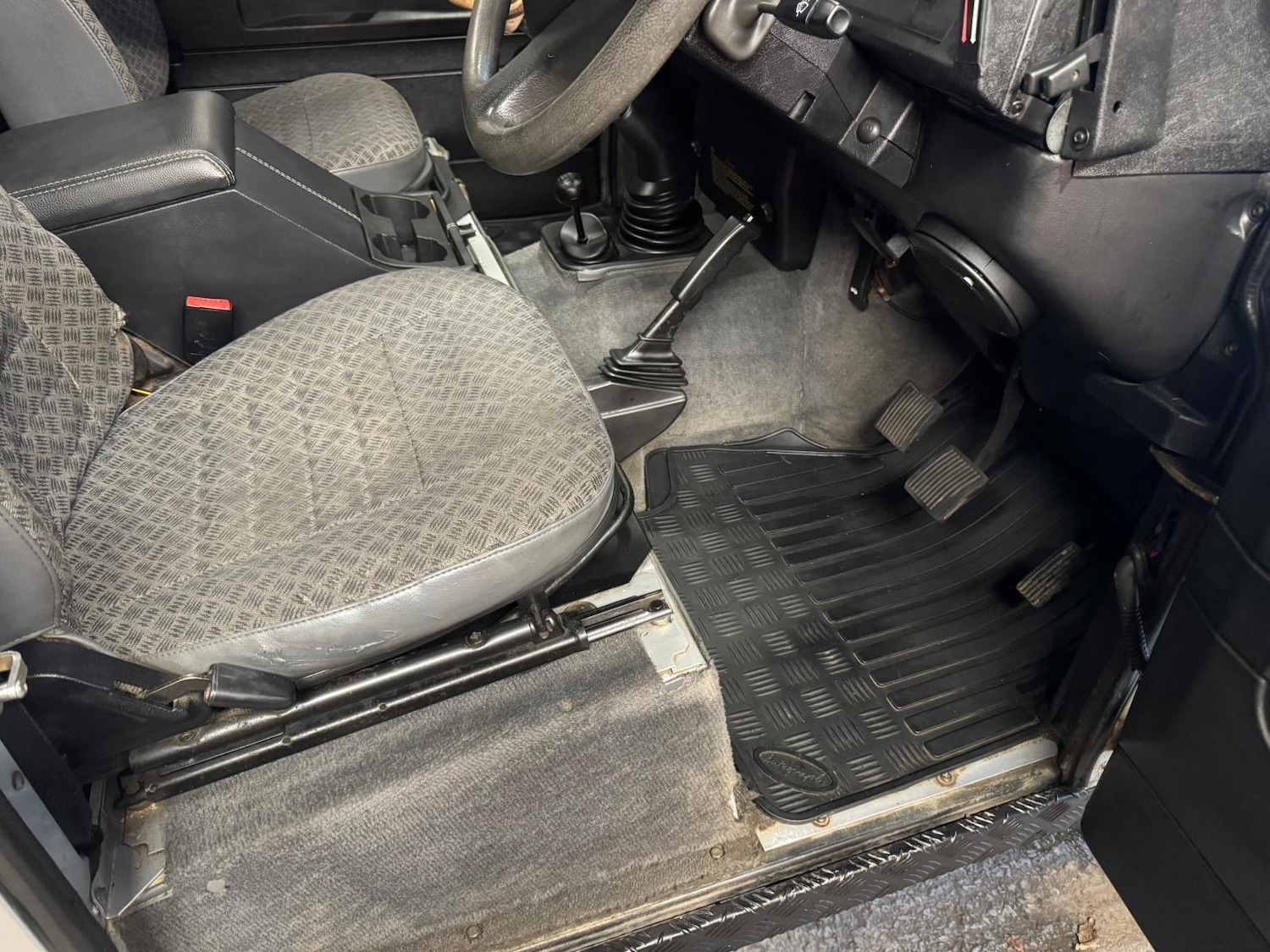 Used Land Rover Defender 90 2002 for sale - 76786631: Photo 71