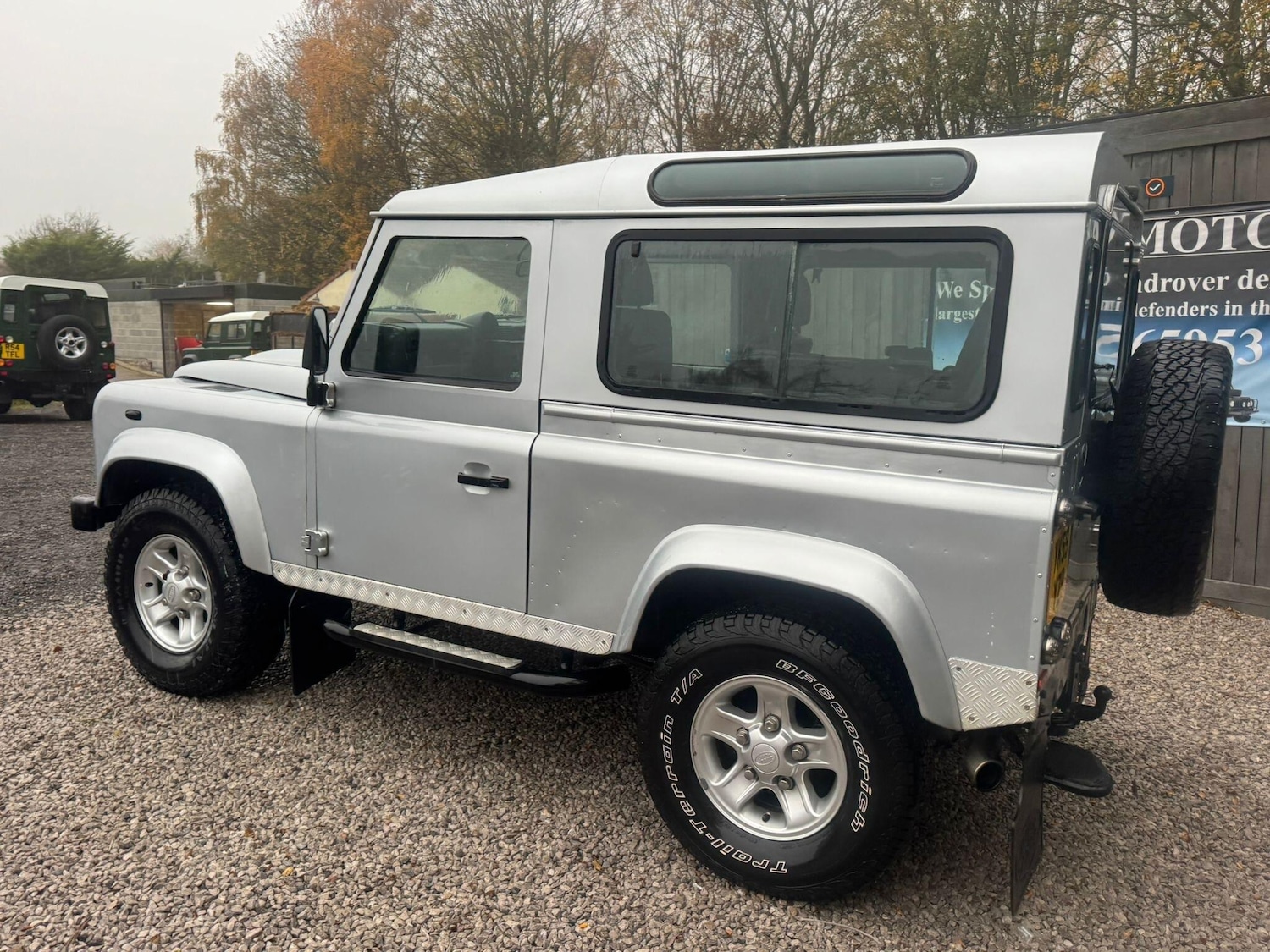 Used Land Rover Defender 2009 for sale - 76522496: Photo 3