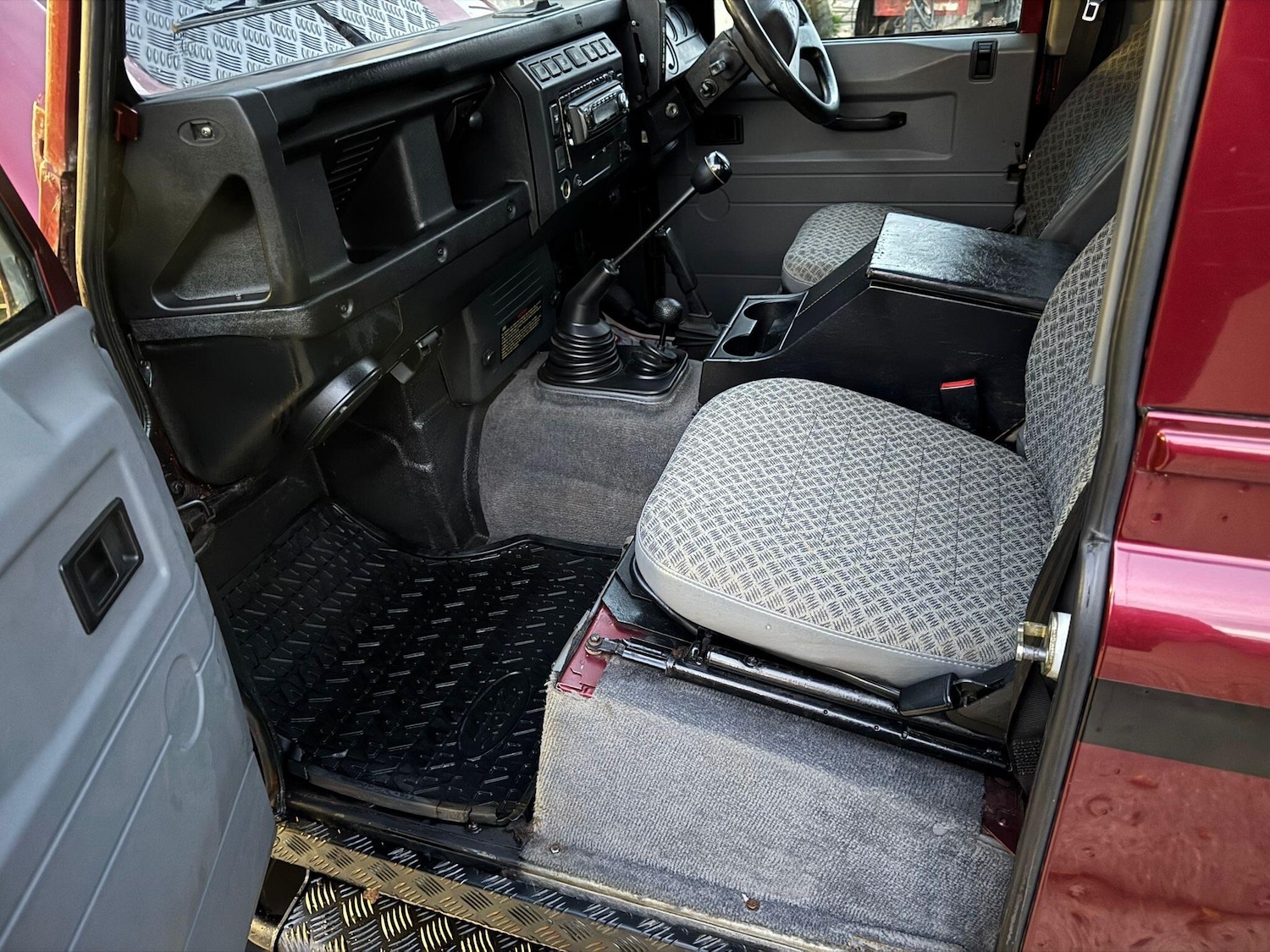 Used Land Rover Defender 90 2002 for sale - 76377597: Photo 15