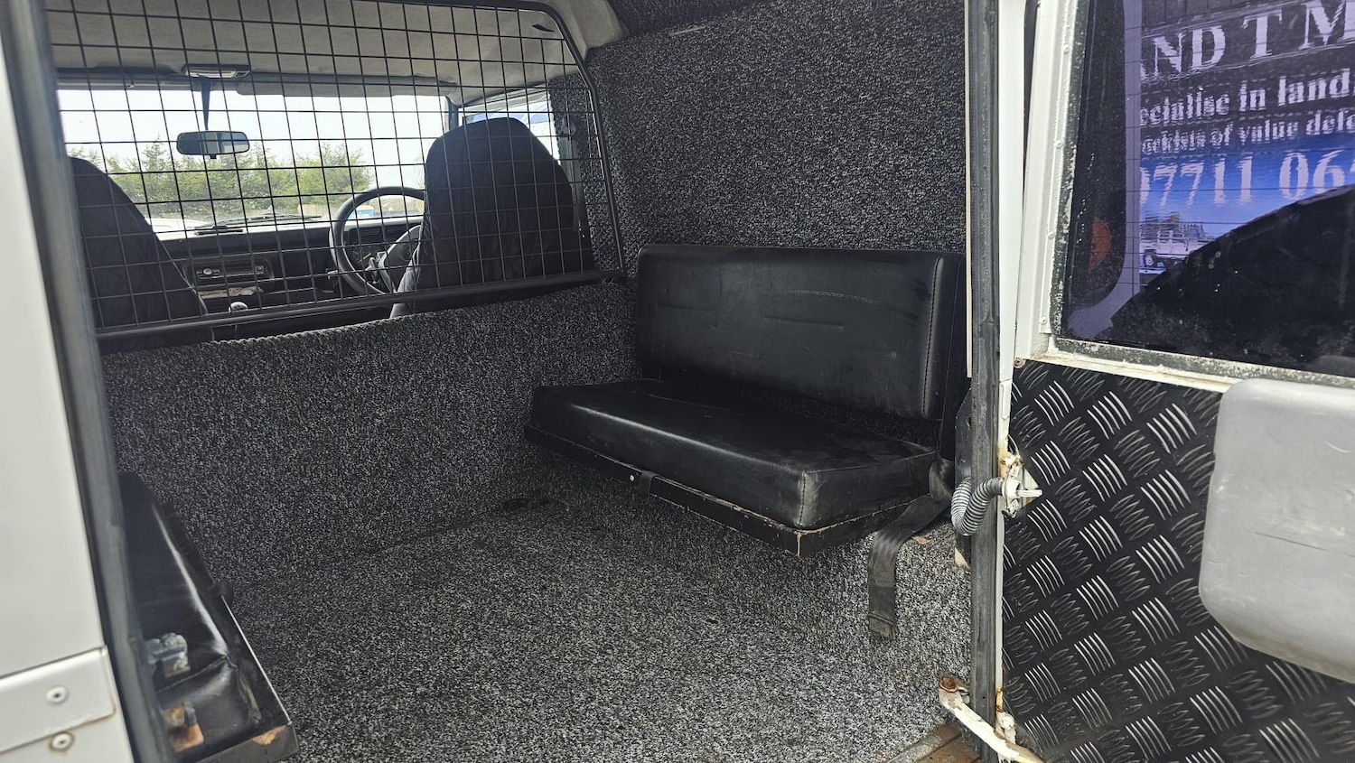 Used Land Rover Defender 90 for sale - 77939318: Photo 33