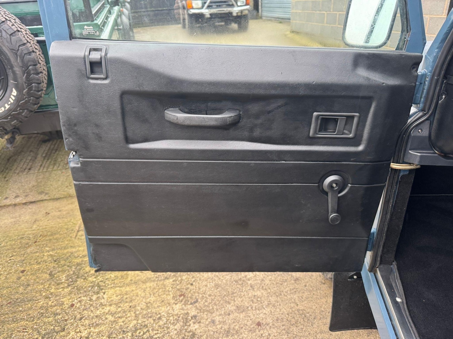 Used Land Rover Defender 1993 for sale - 77039686: Photo 69