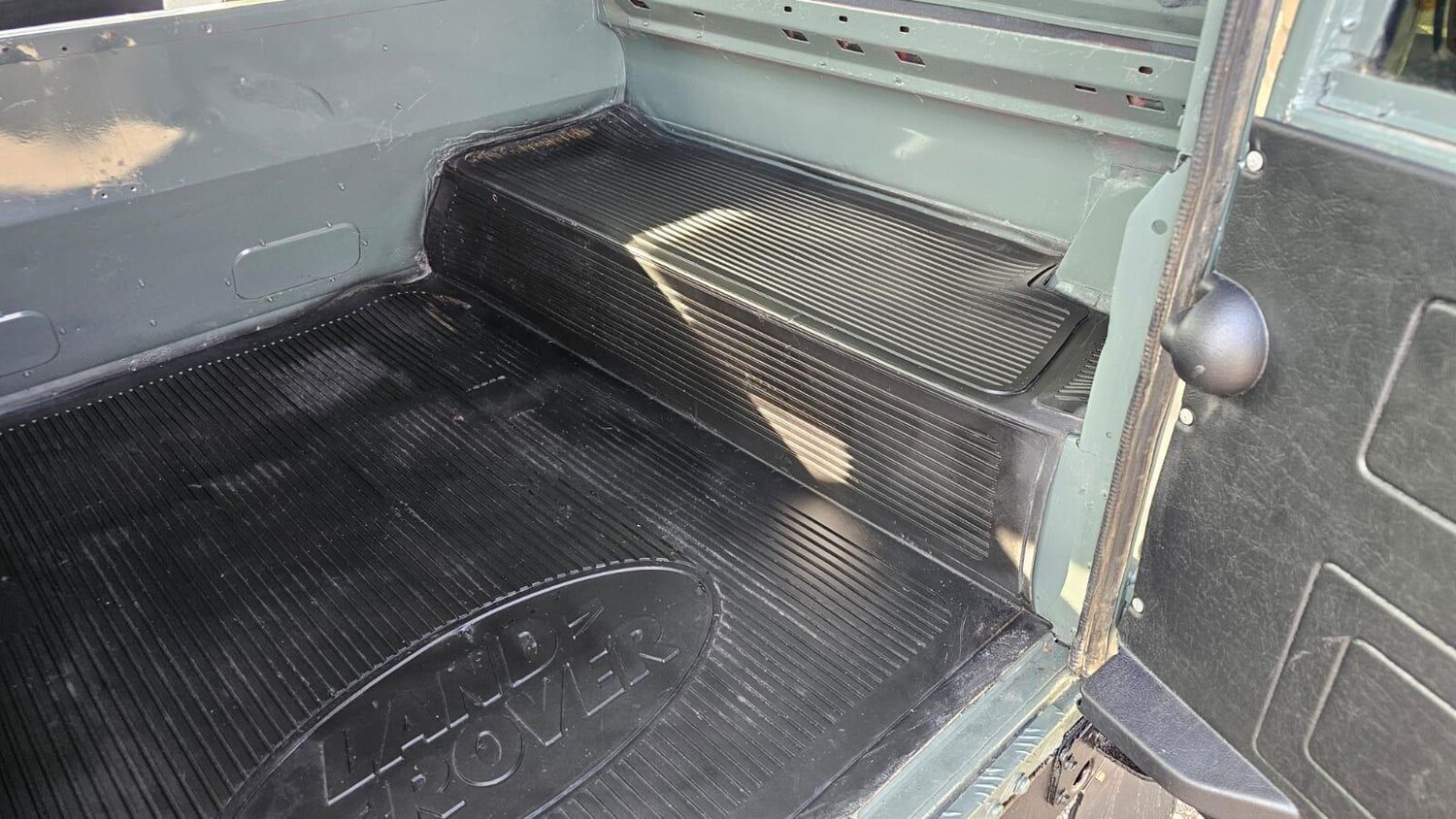 Used Land Rover Defender 90 for sale - 77671605: Photo 16