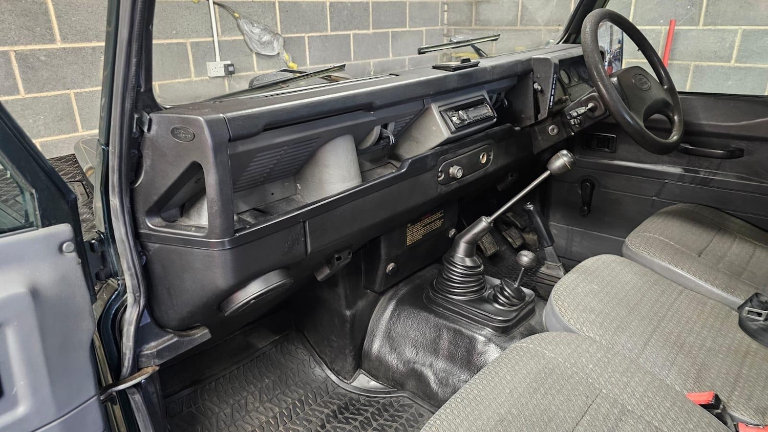 Used Land Rover Defender 1998 for sale - 76935772: Photo 23