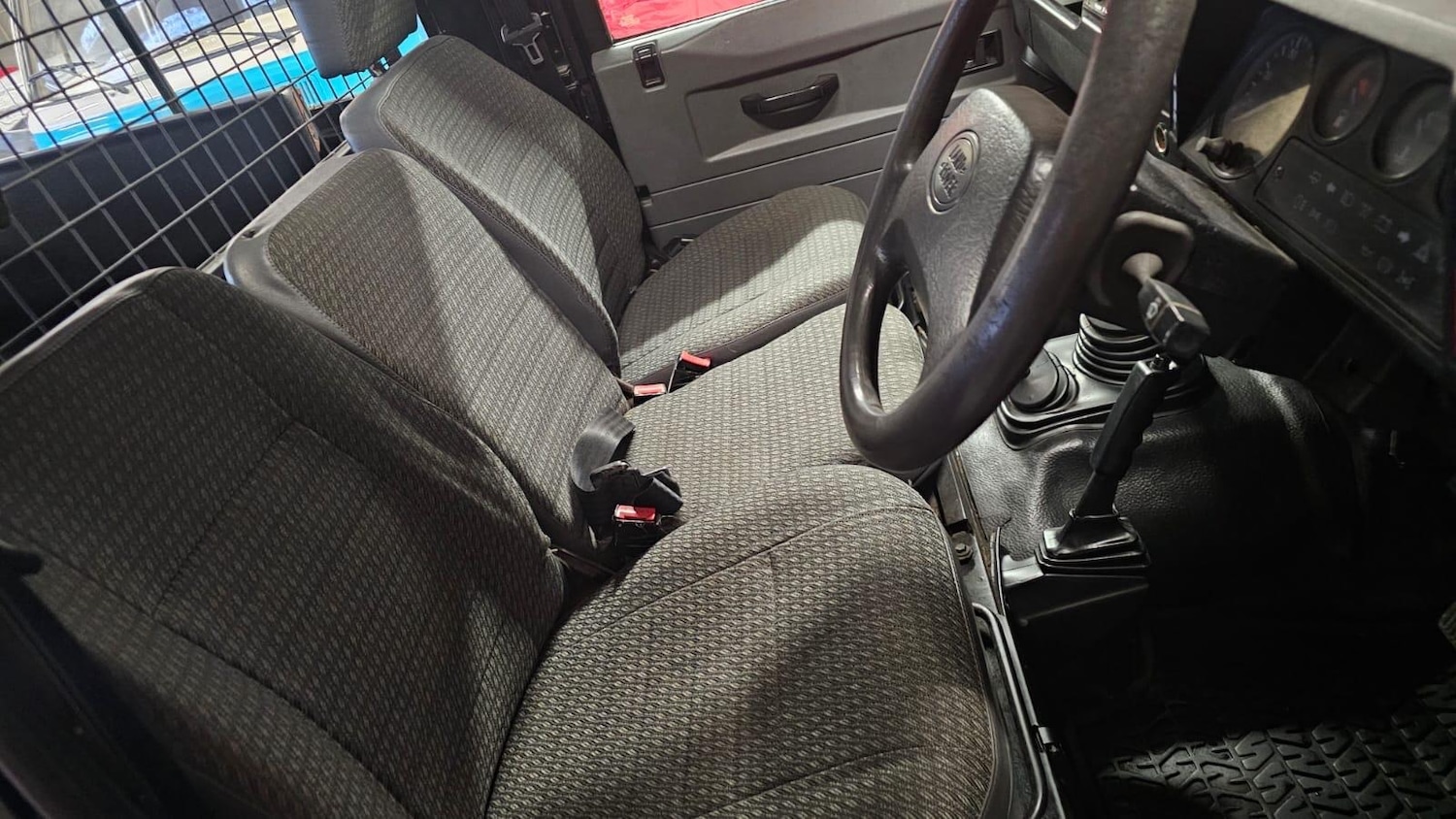 Used Land Rover Defender 1998 for sale - 76935772: Photo 25