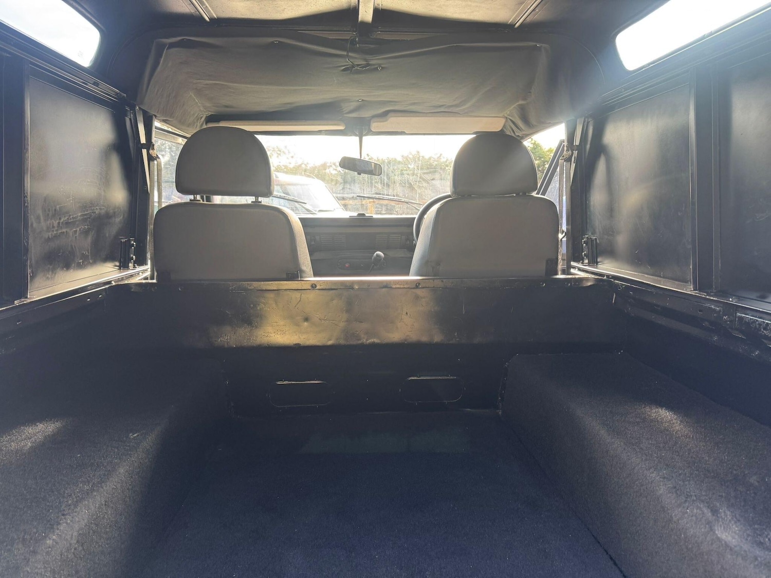 Used Land Rover Defender 90 1997 for sale - 76247626: Photo 32