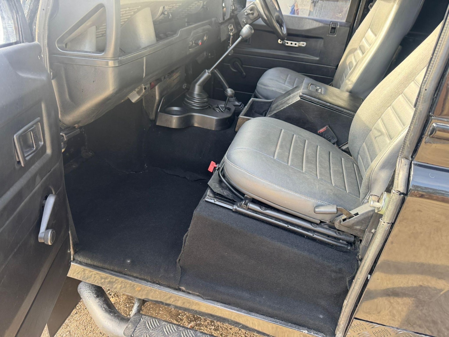 Used Land Rover Defender 90 1997 for sale - 76247626: Photo 6