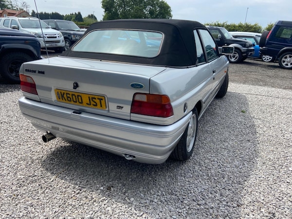 Used Ford Escort for sale - 76260286: Photo 32