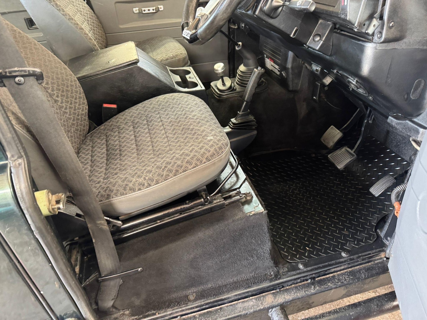 Used Land Rover Defender 1991 for sale - 78047090: Photo 16