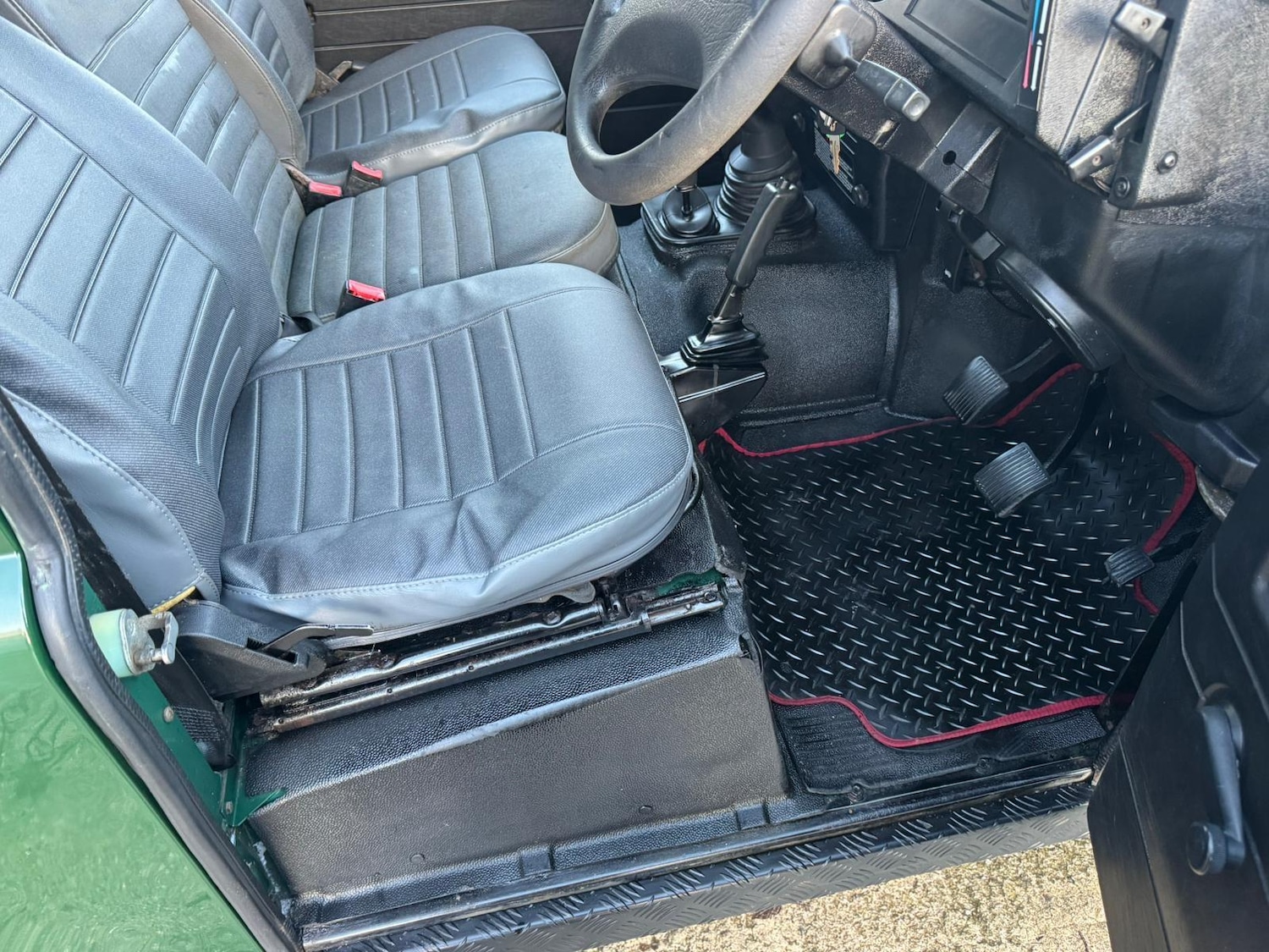 Used Land Rover Defender 90 2005 for sale - 76781487: Photo 16