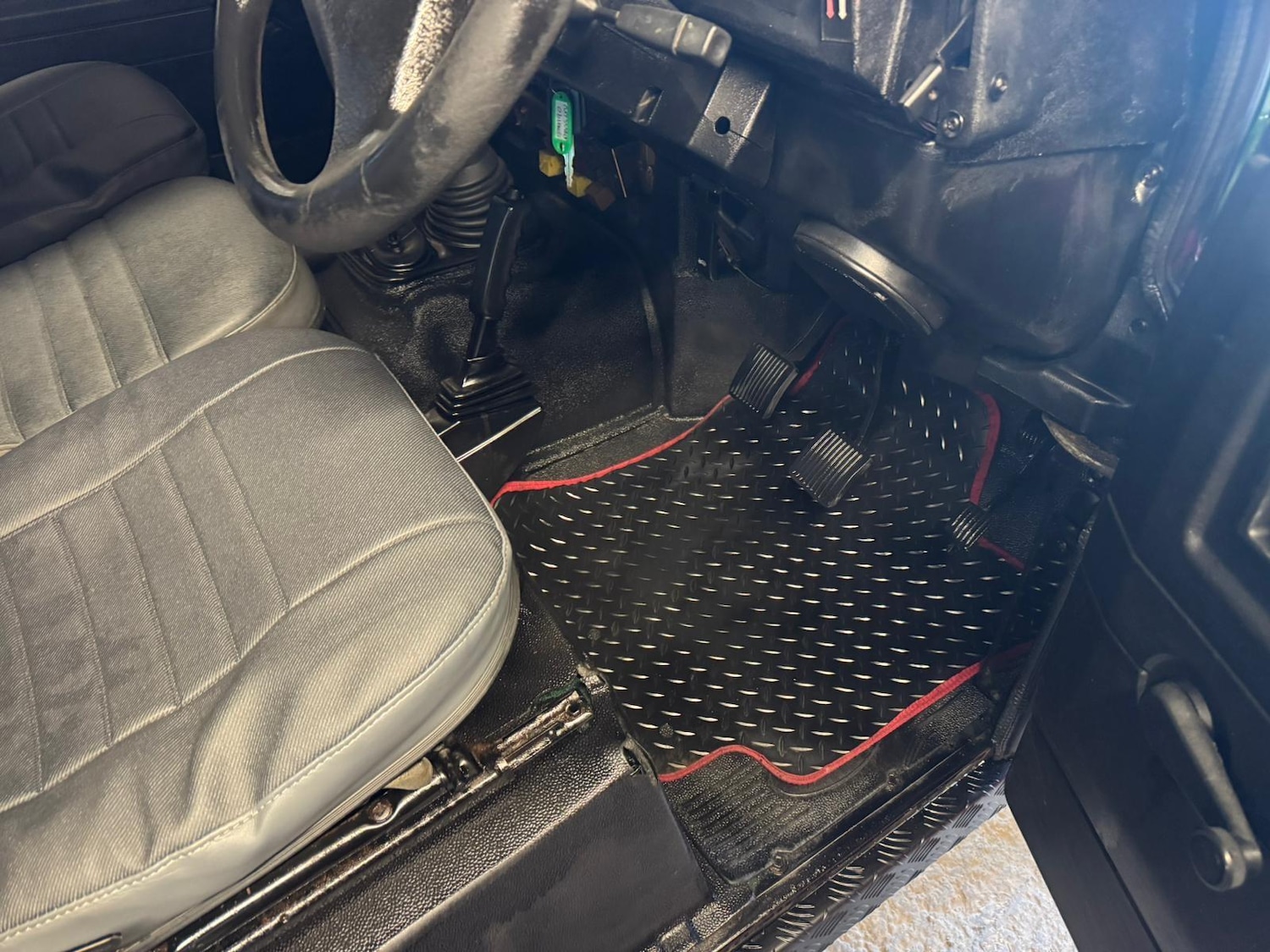 Used Land Rover Defender 90 2005 for sale - 76781487: Photo 64