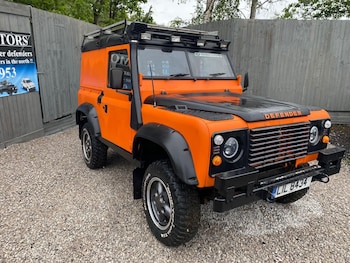 Land Rover - Defender 90