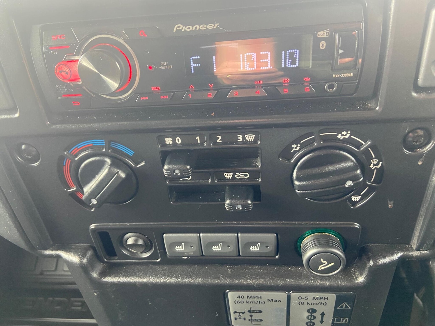 Used Land Rover Defender 90 2013 for sale - 78086718: Photo 38