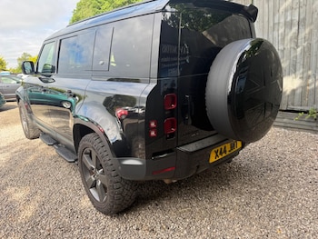 Used Land Rover Defender 110 2020 for sale - 78933913: Photo