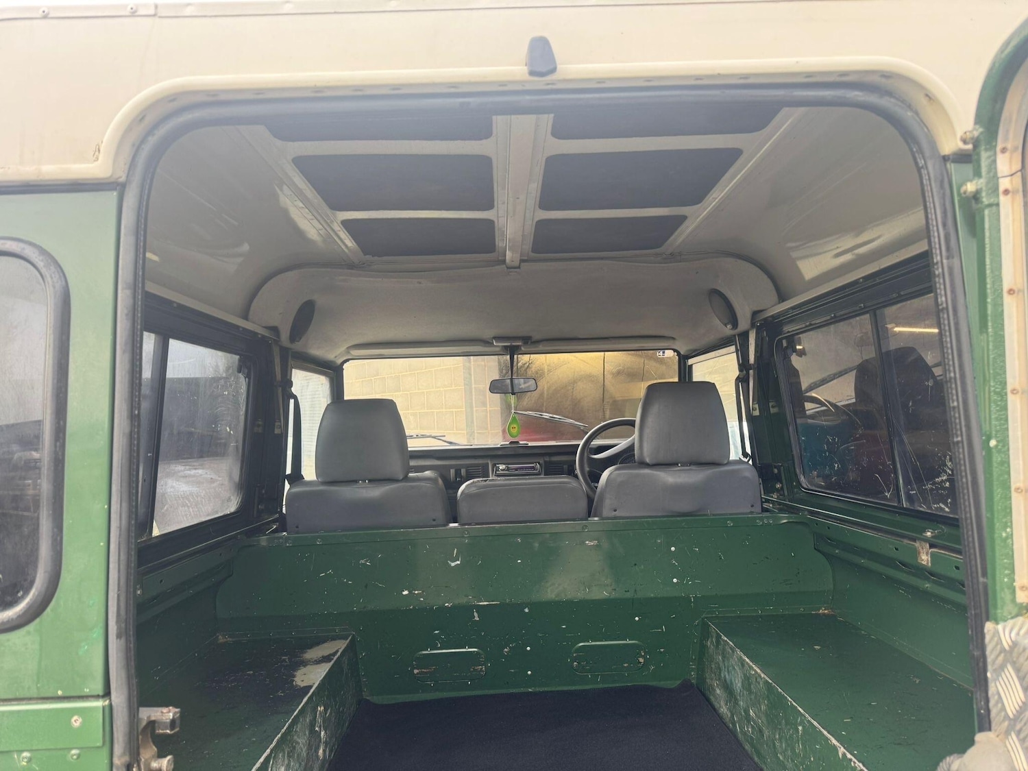 Used Land Rover Defender 90 1999 for sale - 77108973: Photo 27