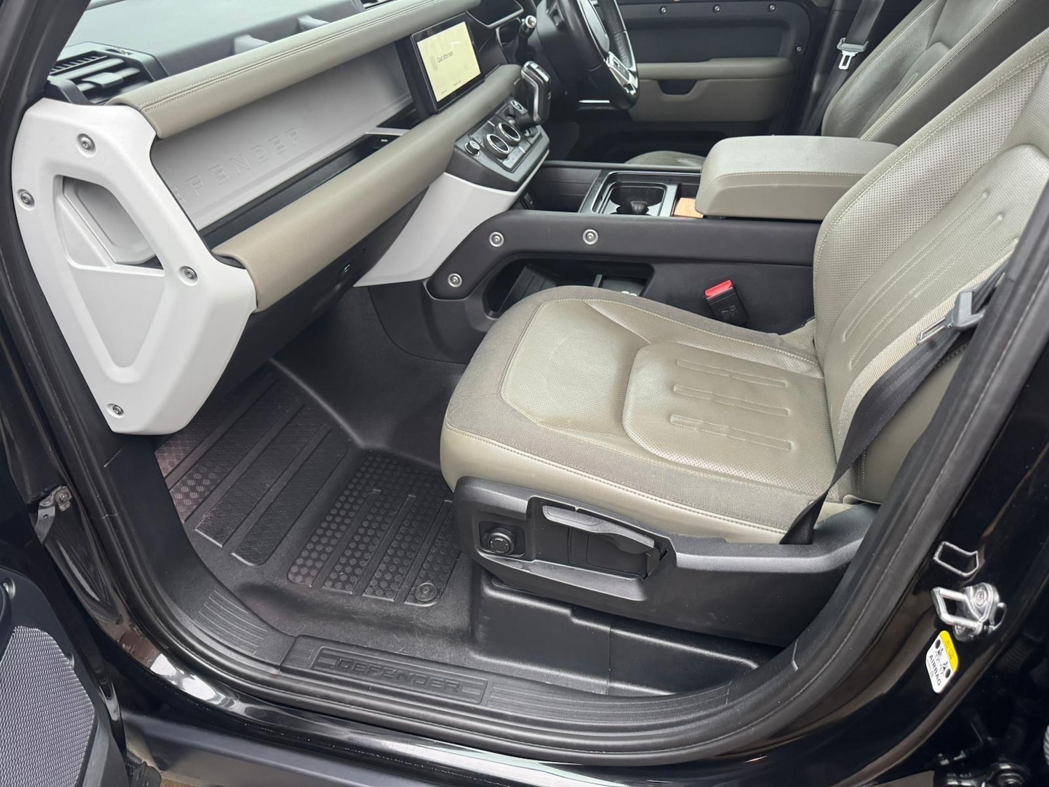 Used Land Rover Defender 110 2020 for sale - 77109625: Photo 100