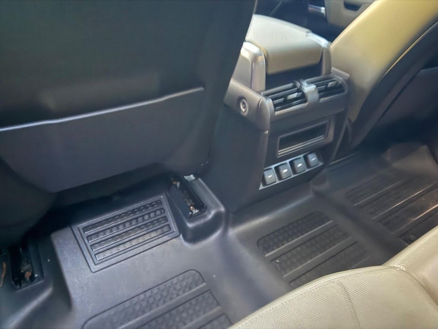 Used Land Rover Defender 110 2020 for sale - 77109625: Photo 25