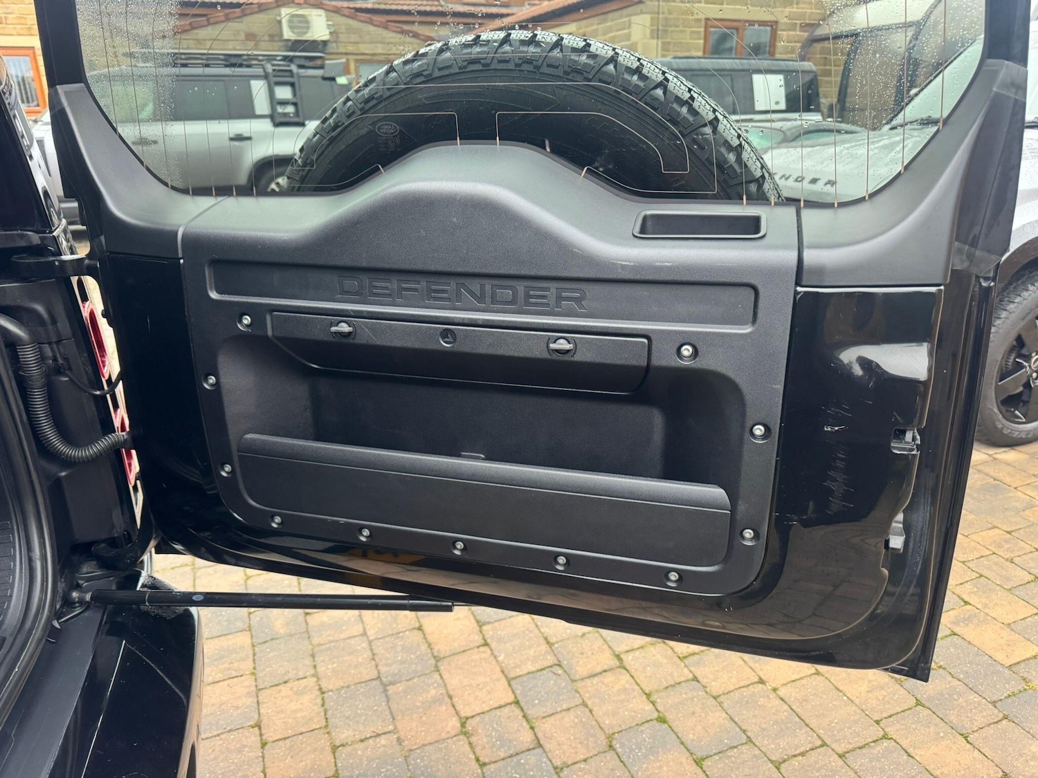 Used Land Rover Defender 110 2020 for sale - 77109625: Photo 80