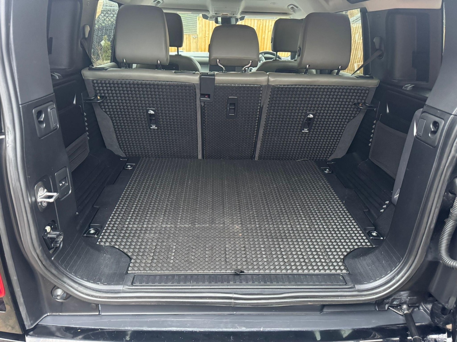 Used Land Rover Defender 110 2020 for sale - 77109625: Photo 84