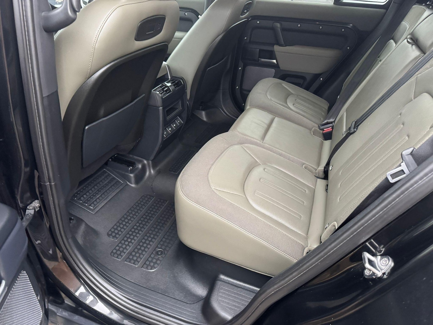 Used Land Rover Defender 110 2020 for sale - 77109625: Photo 85