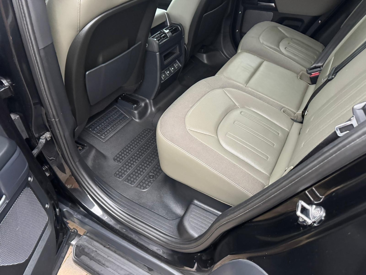 Used Land Rover Defender 110 2020 for sale - 77109625: Photo 88