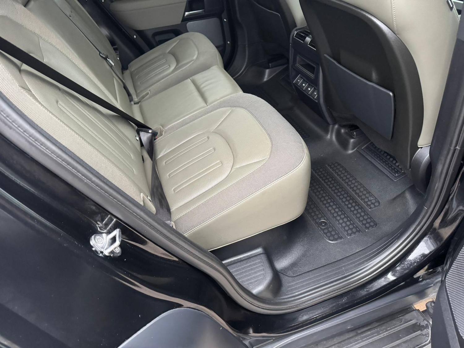 Used Land Rover Defender 110 2020 for sale - 77109625: Photo 89