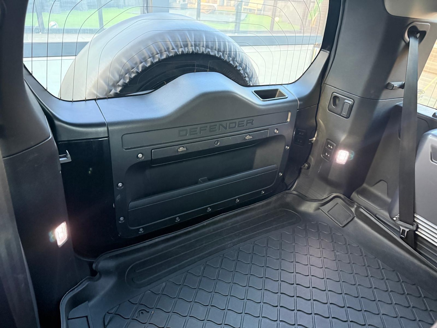 Used Land Rover Defender 2020 for sale - 77387661: Photo 84