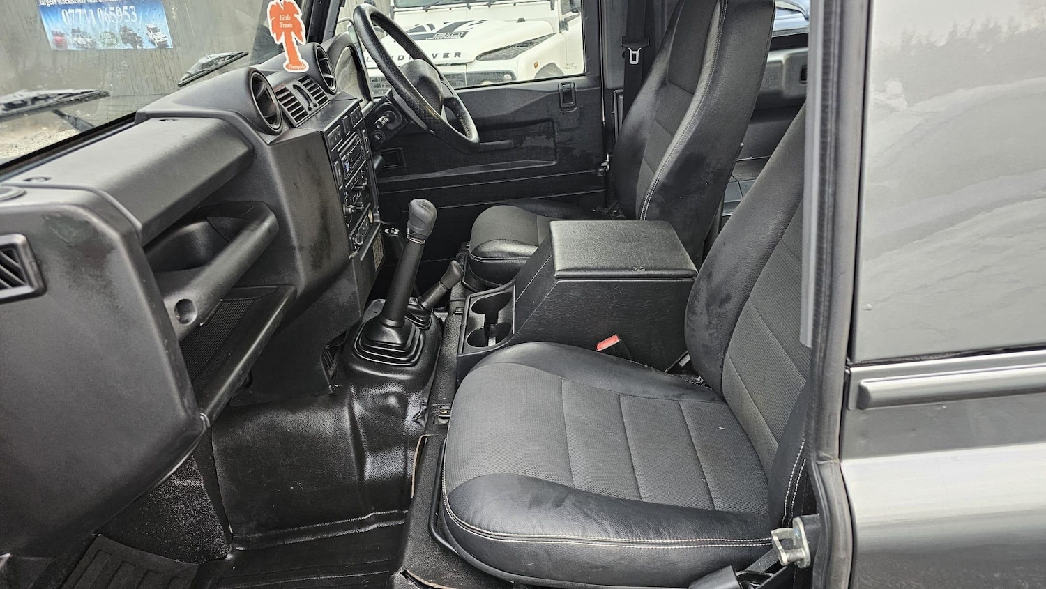 Used Land Rover Defender 90 2015 for sale - 77040664: Photo 19