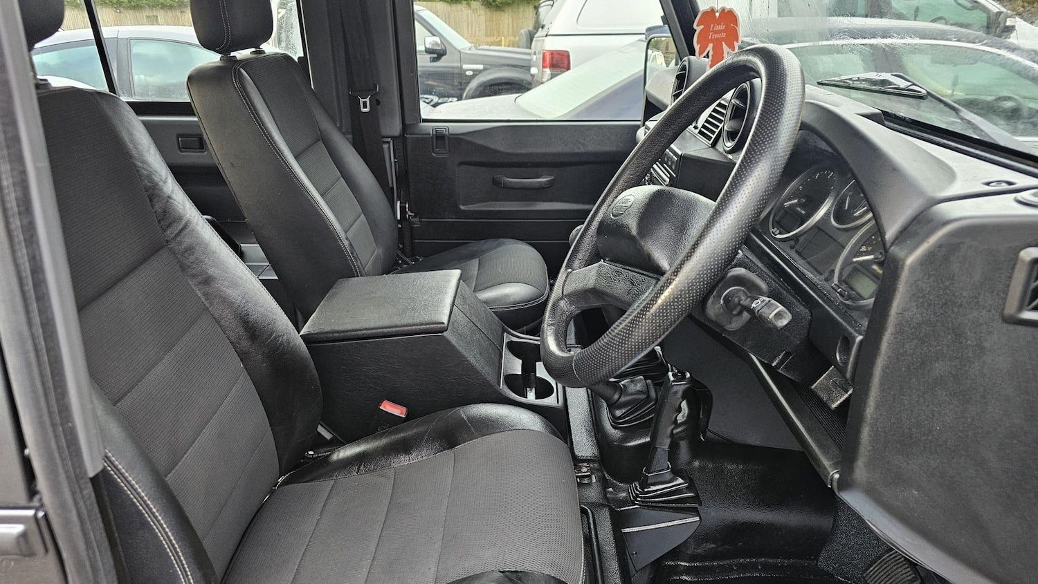 Used Land Rover Defender 90 2015 for sale - 77040664: Photo 20