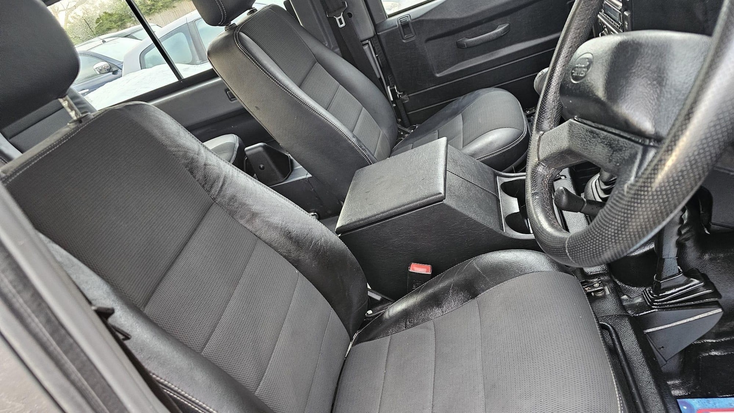 Used Land Rover Defender 90 2015 for sale - 77040664: Photo 23