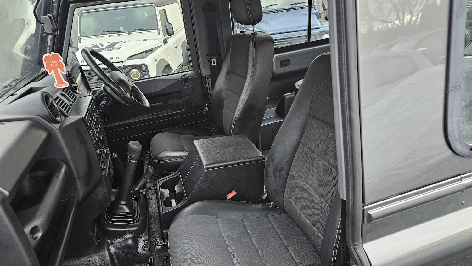 Used Land Rover Defender 90 2015 for sale - 77040664: Photo 26