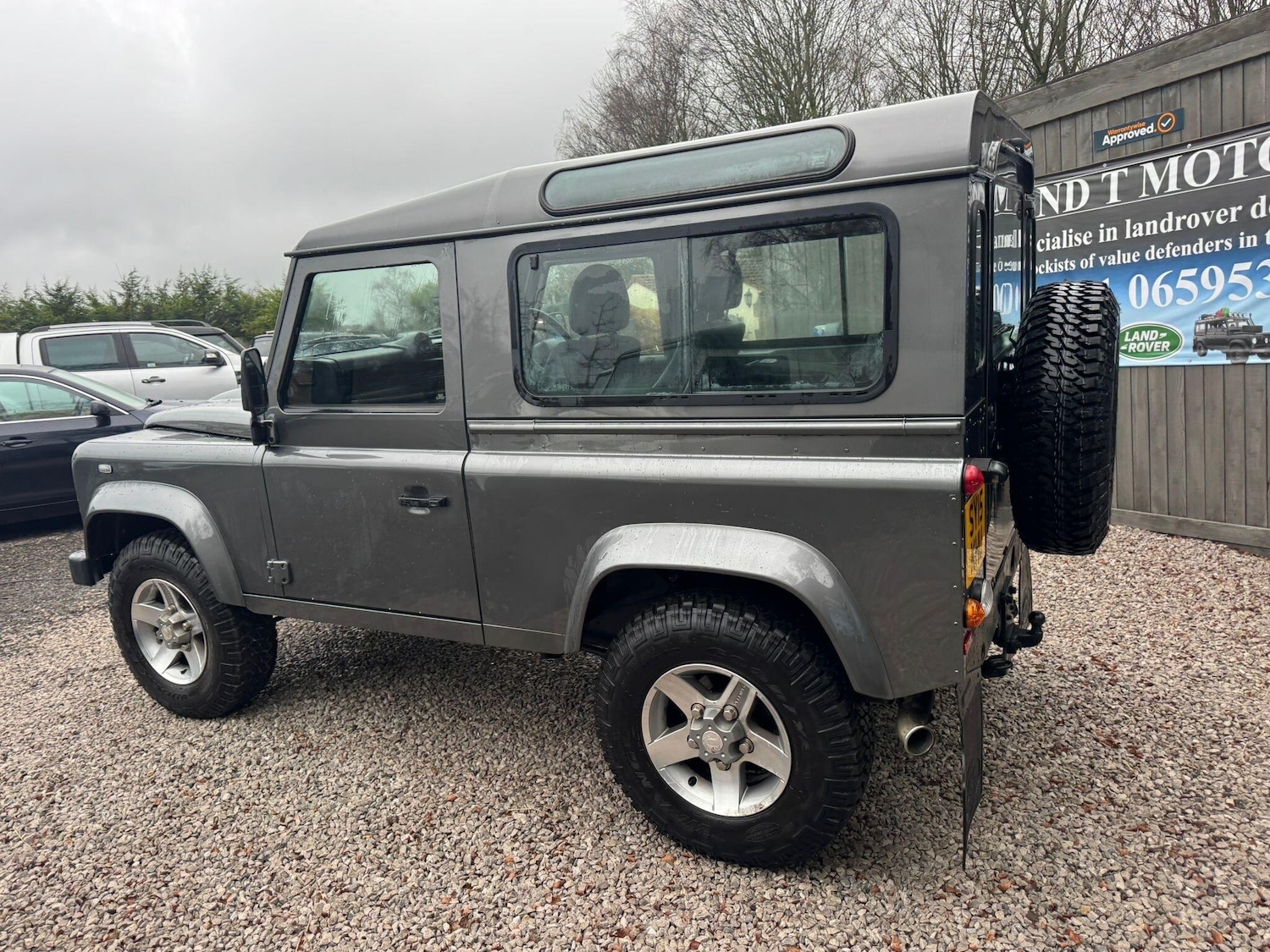 Used Land Rover Defender 90 2015 for sale - 77040664: Photo 4