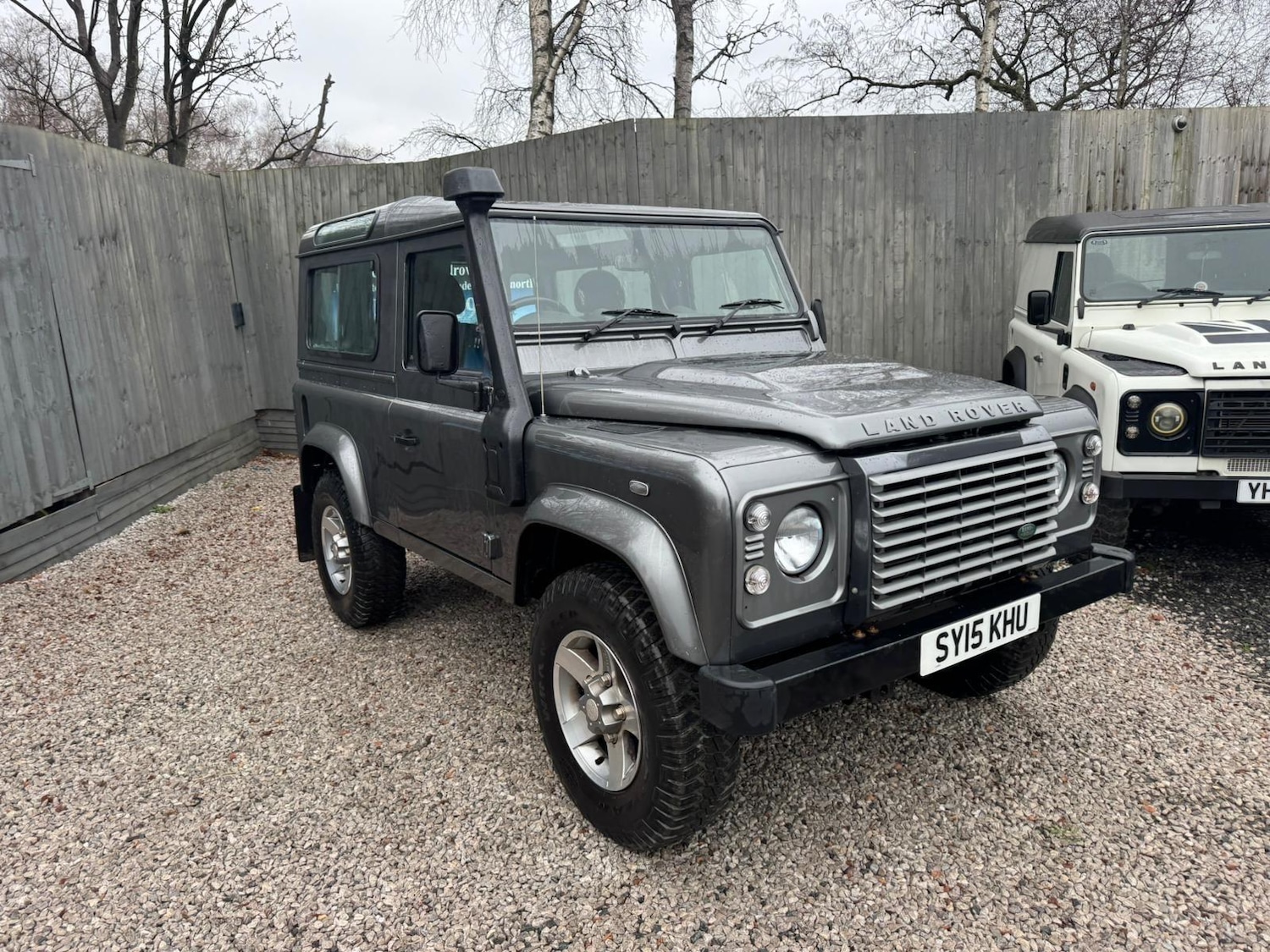 Used Land Rover Defender 90 2015 for sale - 77040664: Photo 5