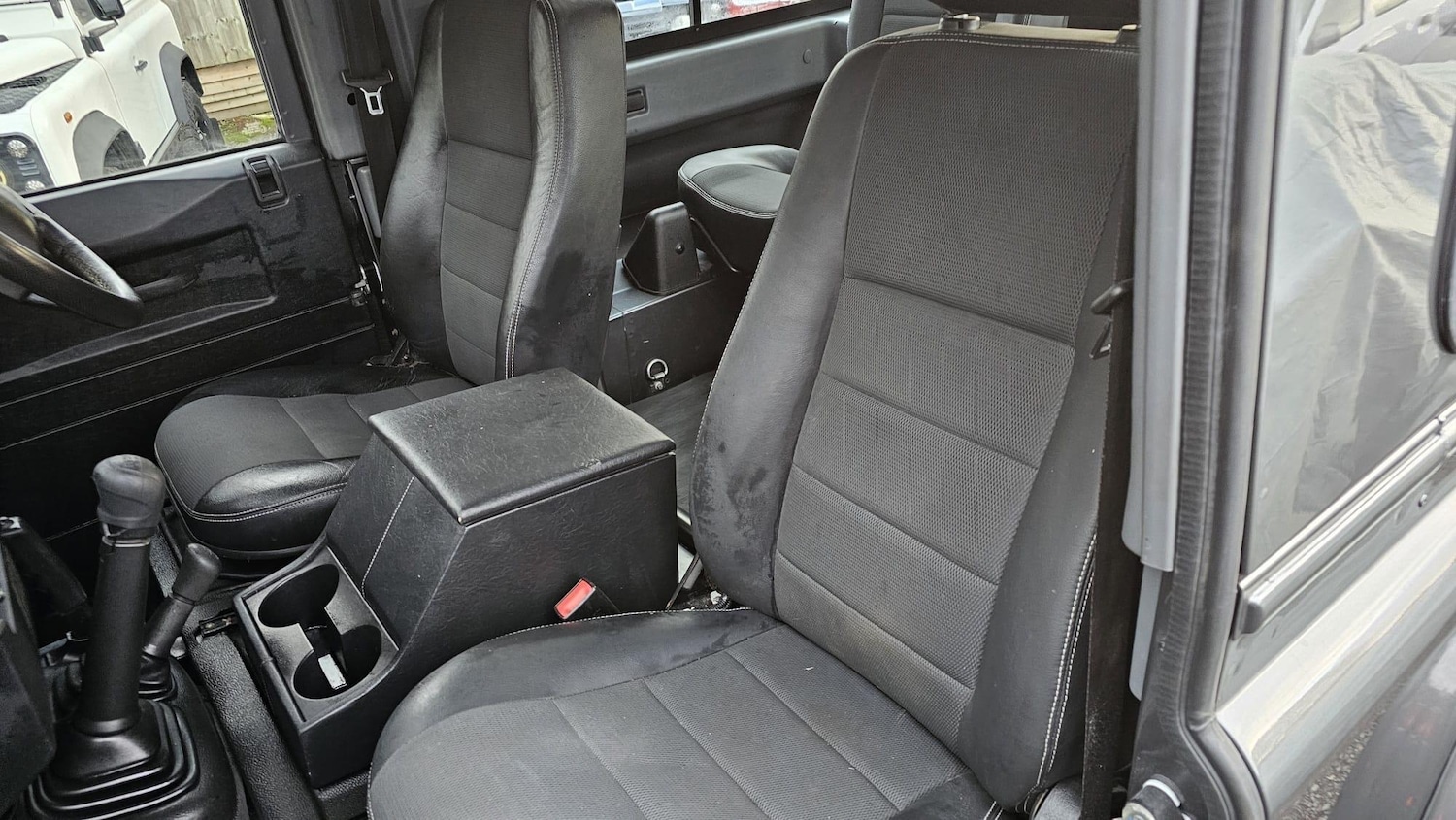 Used Land Rover Defender 90 2015 for sale - 77040664: Photo 57