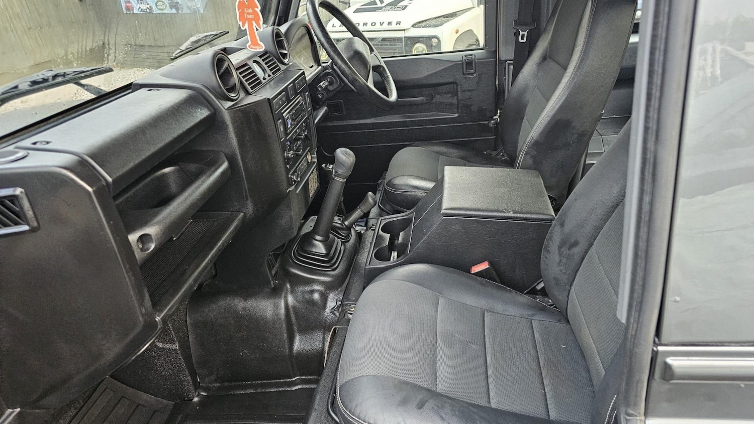 Used Land Rover Defender 90 2015 for sale - 77040664: Photo 58