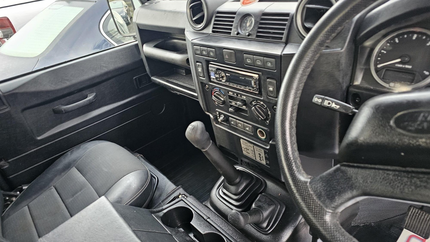 Used Land Rover Defender 90 2015 for sale - 77040664: Photo 60