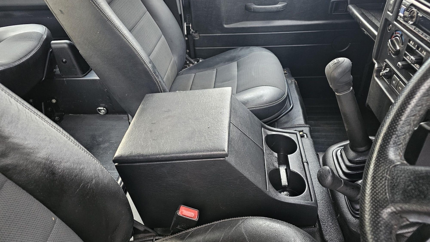 Used Land Rover Defender 90 2015 for sale - 77040664: Photo 67