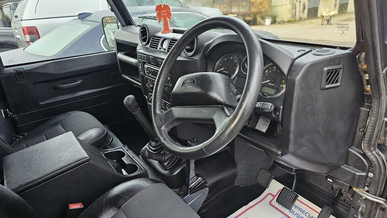 Used Land Rover Defender 90 2015 for sale - 77040664: Photo 69