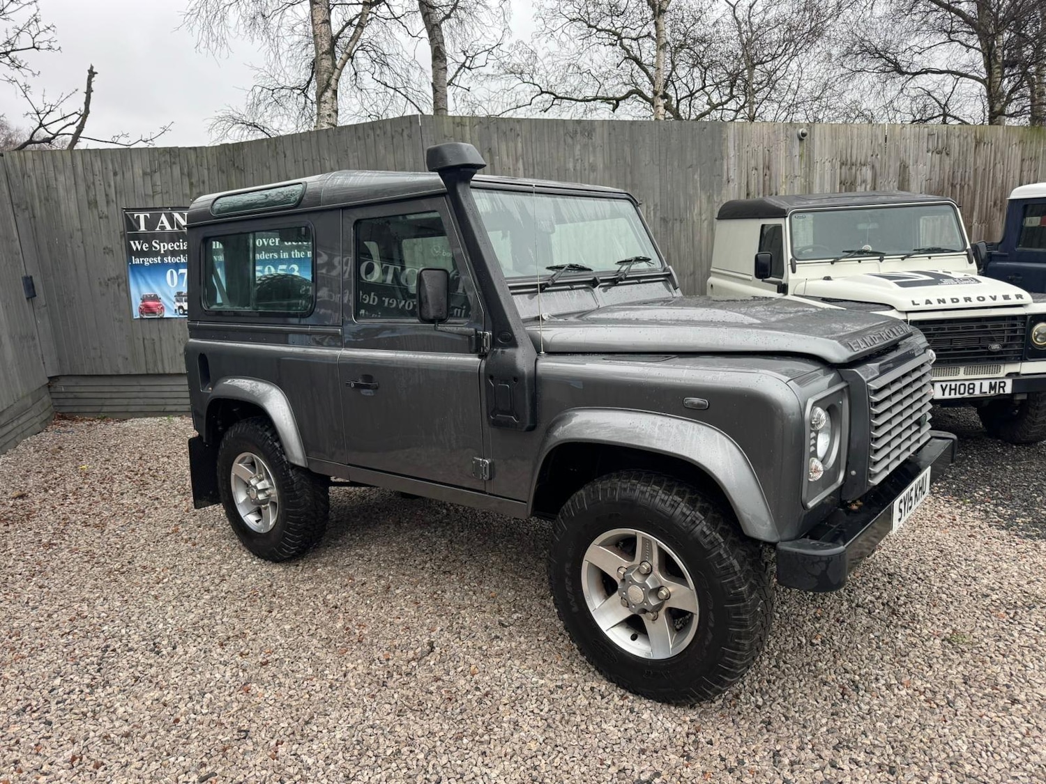 Used Land Rover Defender 90 2015 for sale - 77040664: Photo 8