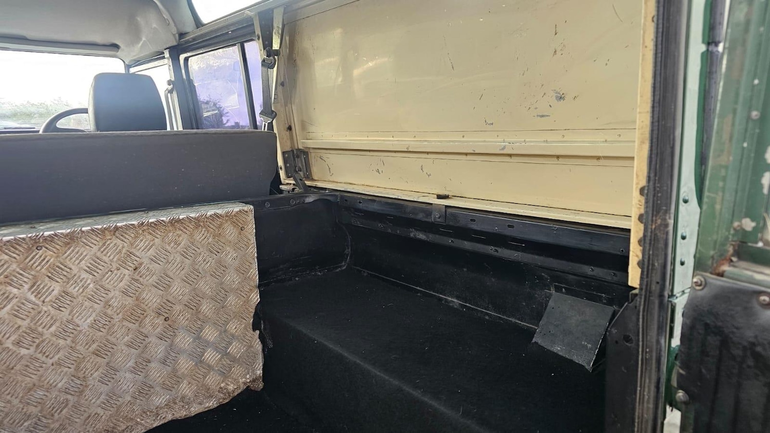 Used Land Rover Defender 110 1998 for sale - 76306982: Photo 47