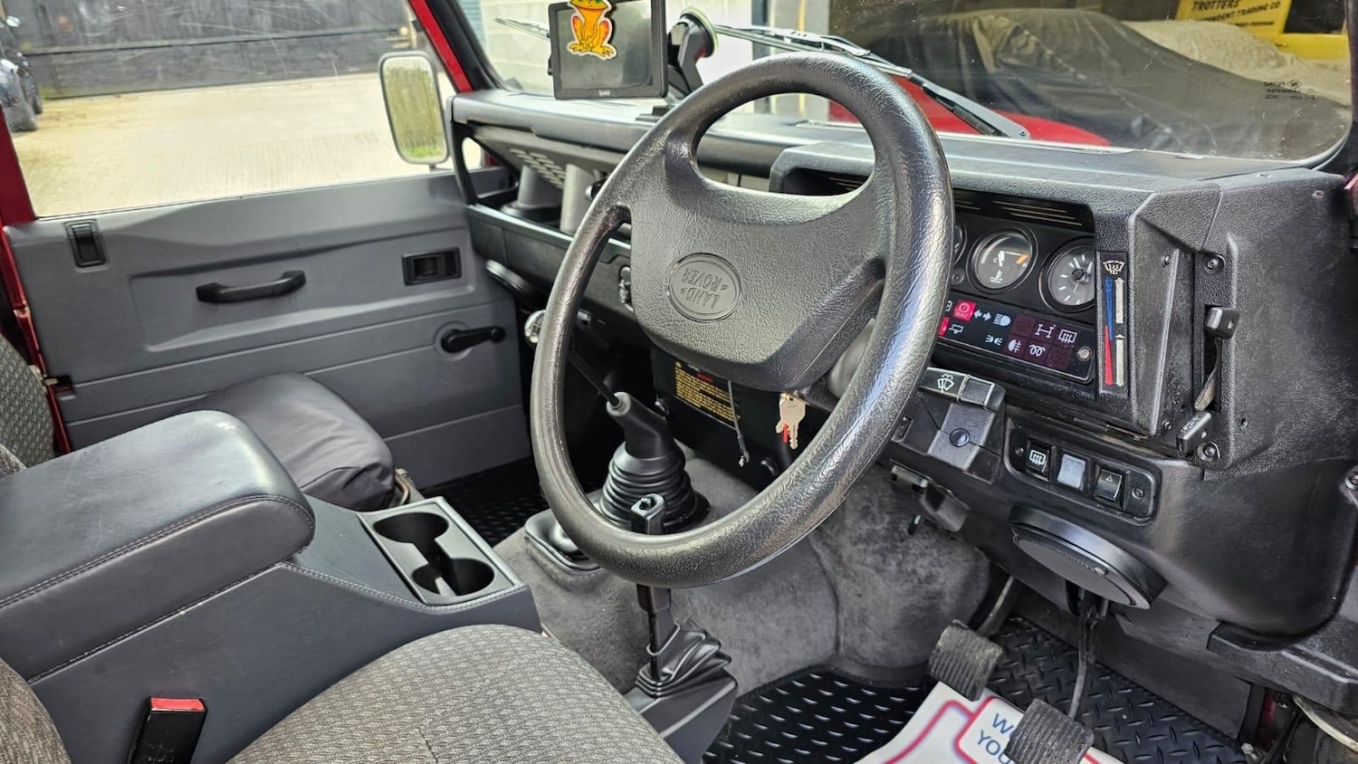 Used Land Rover Defender 90 1996 for sale - 77637881: Photo 19