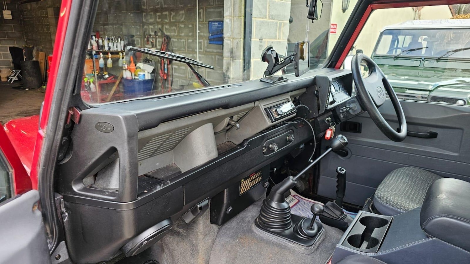 Used Land Rover Defender 90 1996 for sale - 77637881: Photo 21