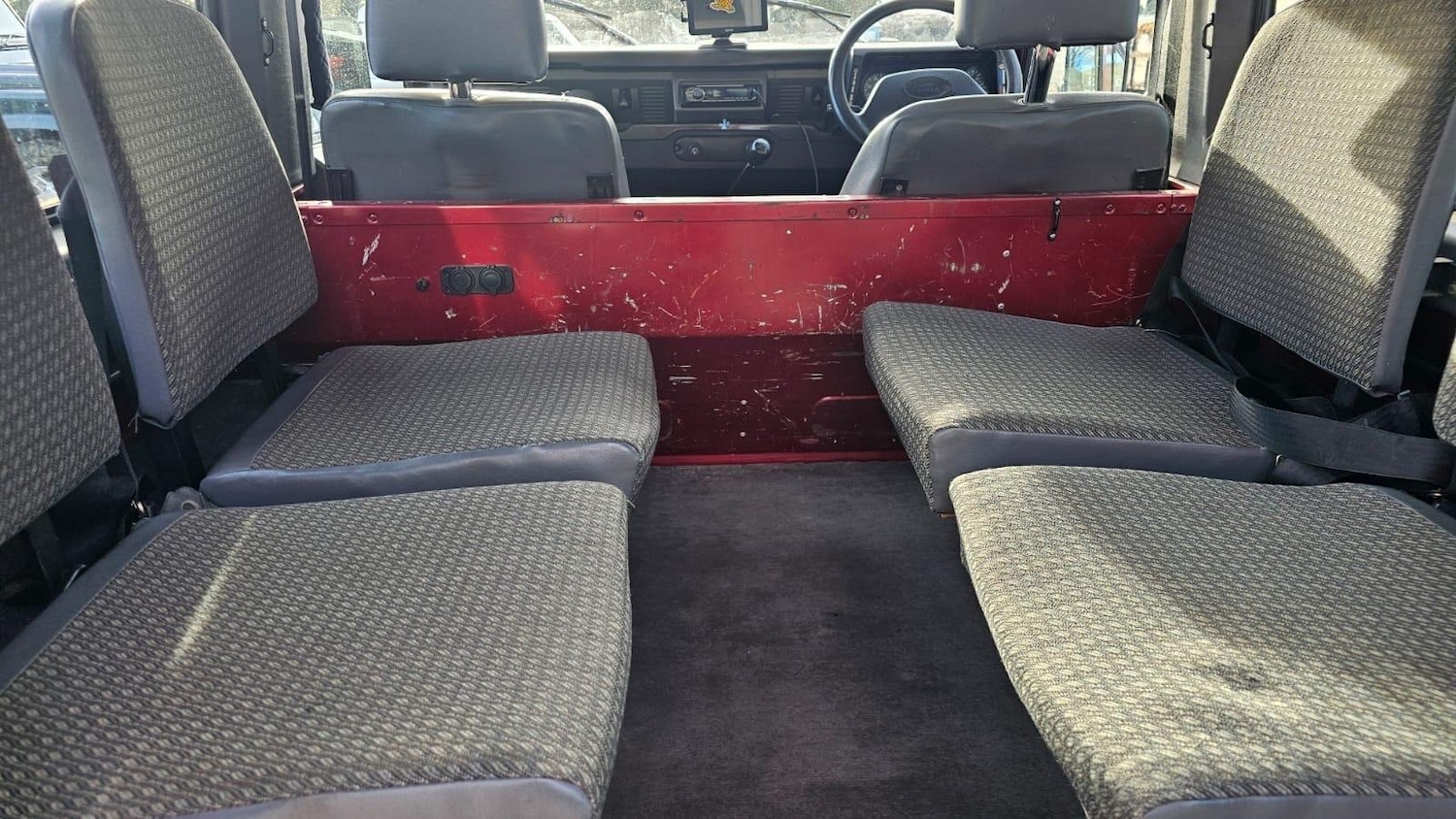 Used Land Rover Defender 90 1996 for sale - 77637881: Photo 37