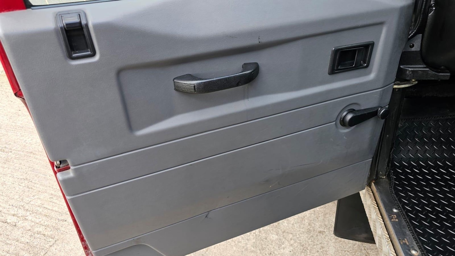 Used Land Rover Defender 90 1996 for sale - 77637881: Photo 42