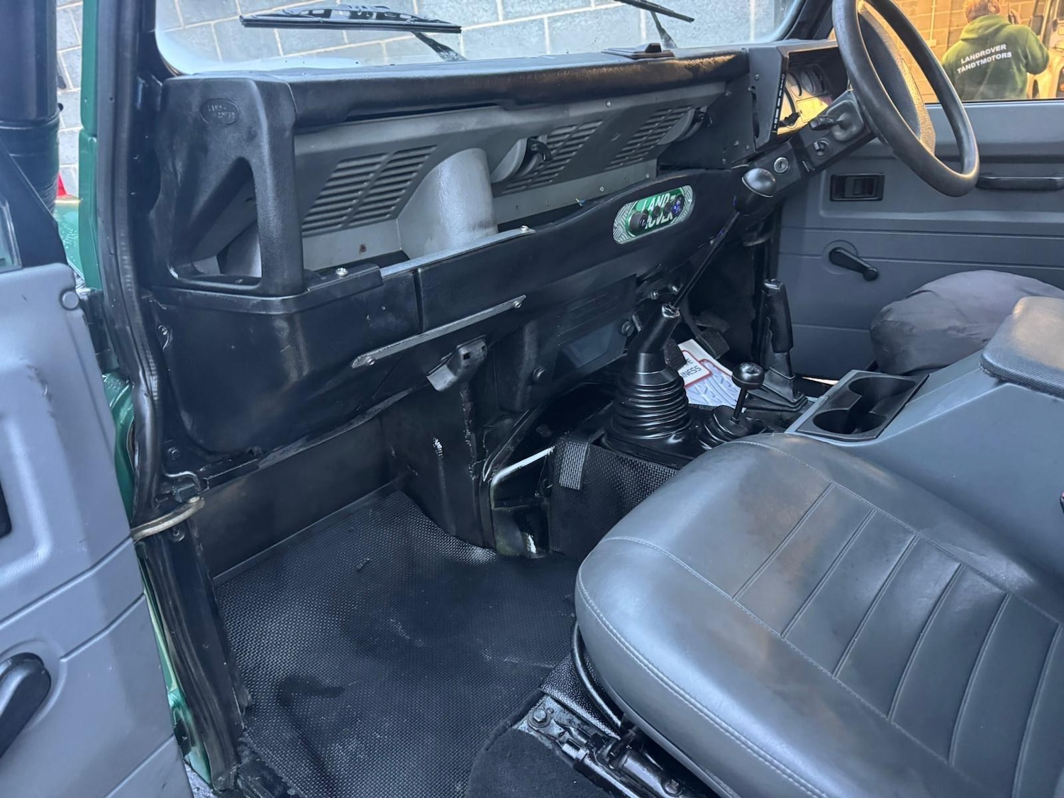 Used Land Rover Defender 90 1992 for sale - 76832306: Photo 24