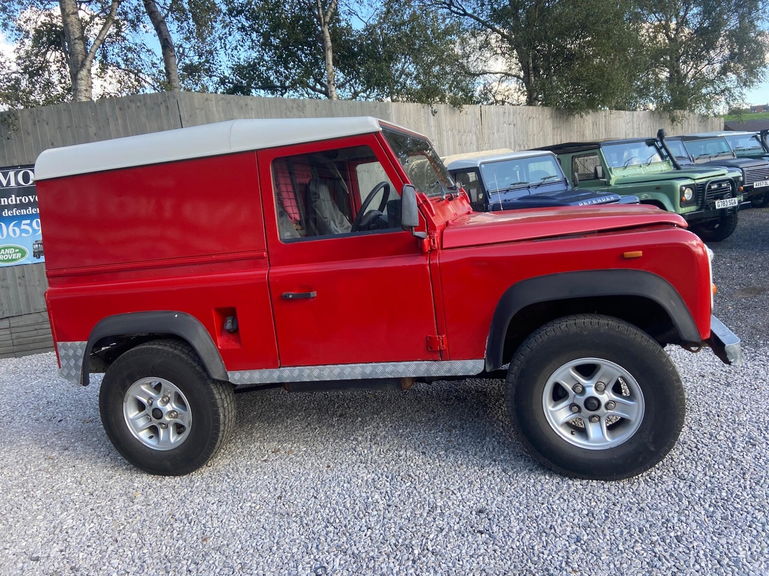 Used Land Rover Defender 90 1993 for sale - 76671201: Photo 22