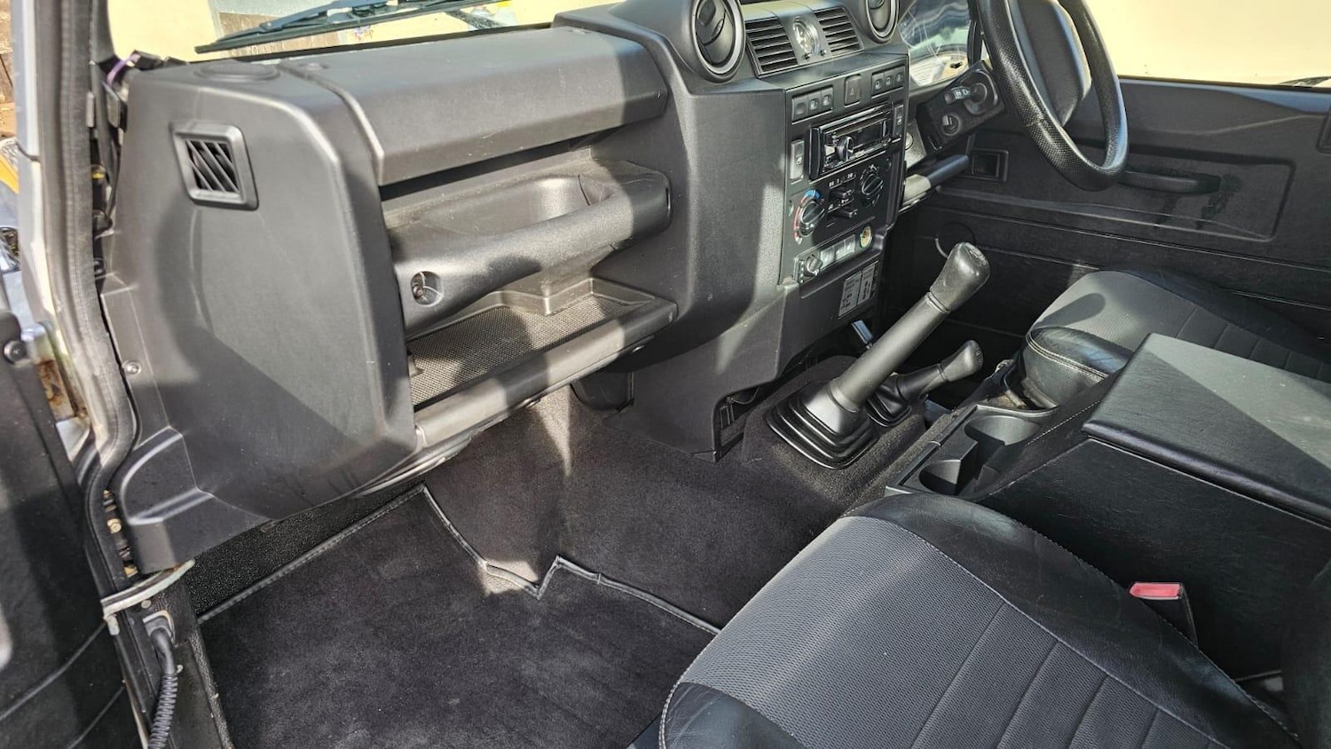 Used Land Rover Defender 90 2007 for sale - 76408614: Photo 15