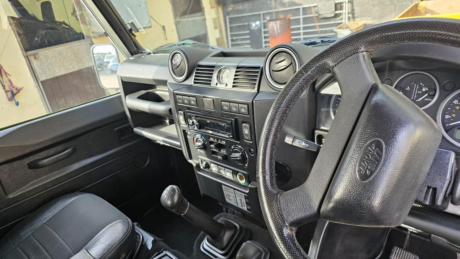 Used Land Rover Defender 90 2007 for sale - 76408614: Photo 81