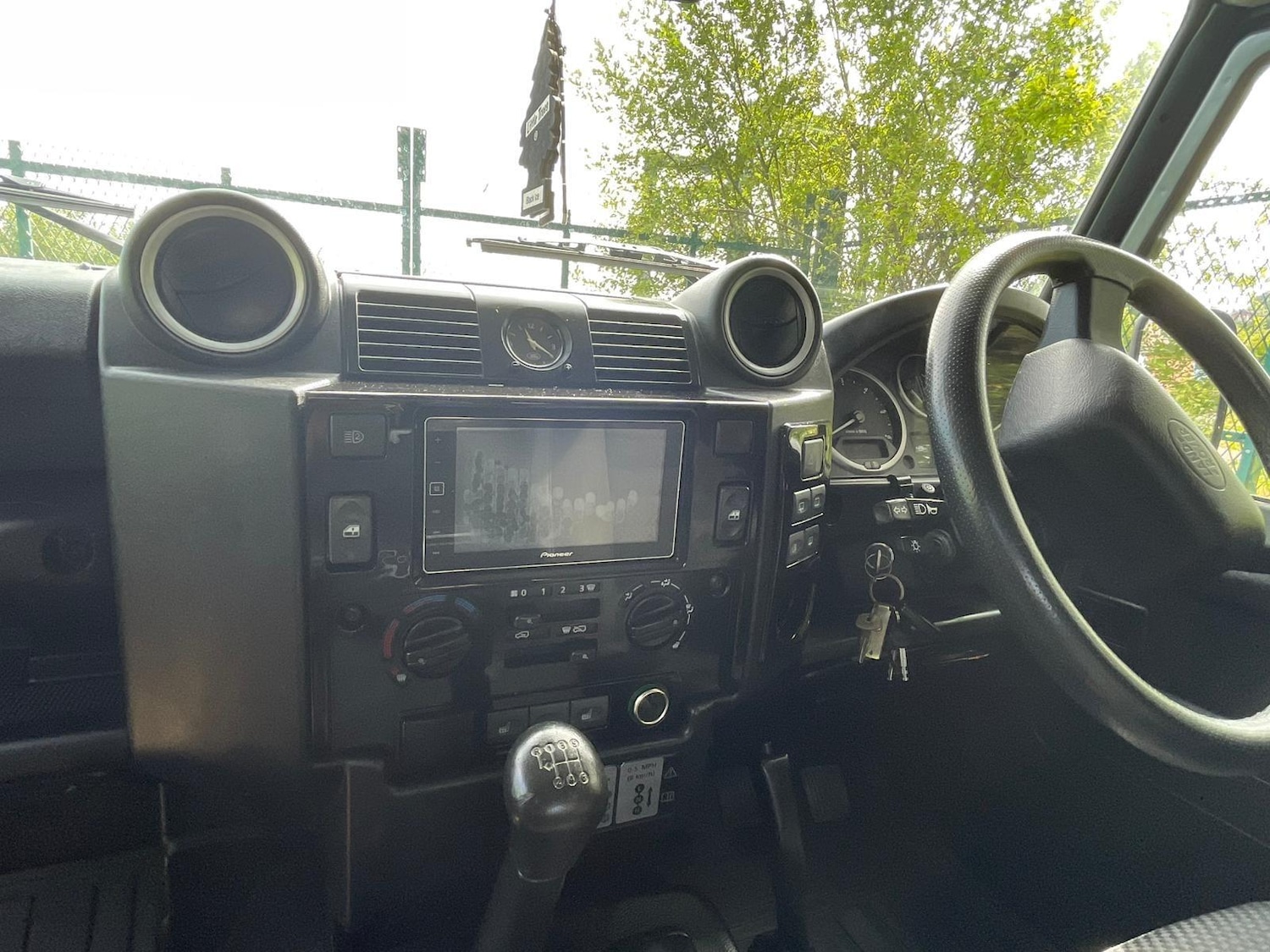 Used Land Rover Defender 2007 for sale - 76990302: Photo 4