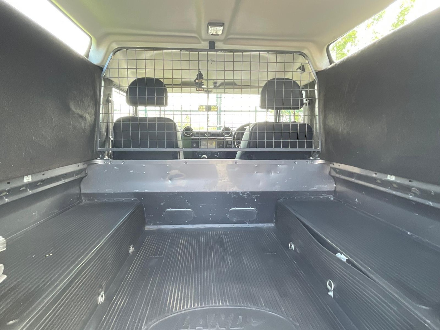 Used Land Rover Defender 2007 for sale - 76990302: Photo 8