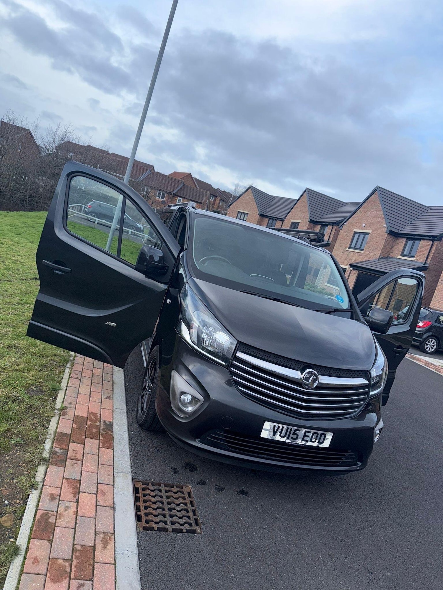 Used Vauxhall Vivaro 2015 for sale - 77637810: Photo 3